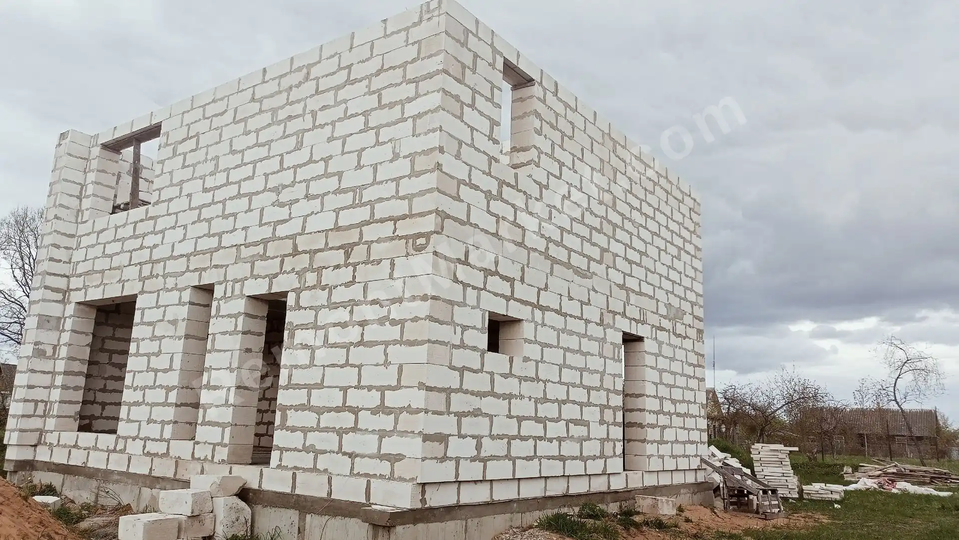 Кладка столба 400×400 мм под деревянную балку