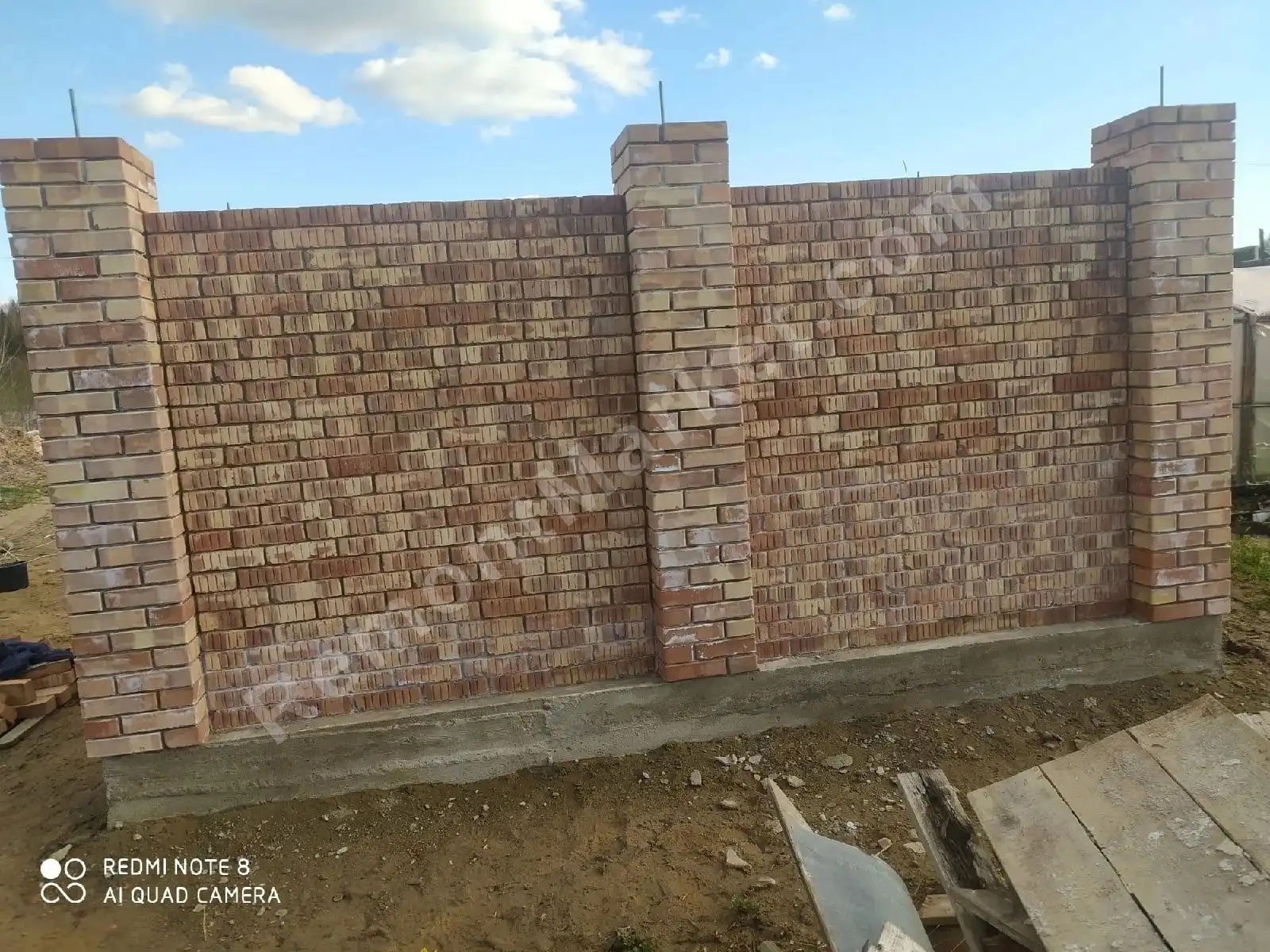 Кладка столба 250×250 мм для садовой арки