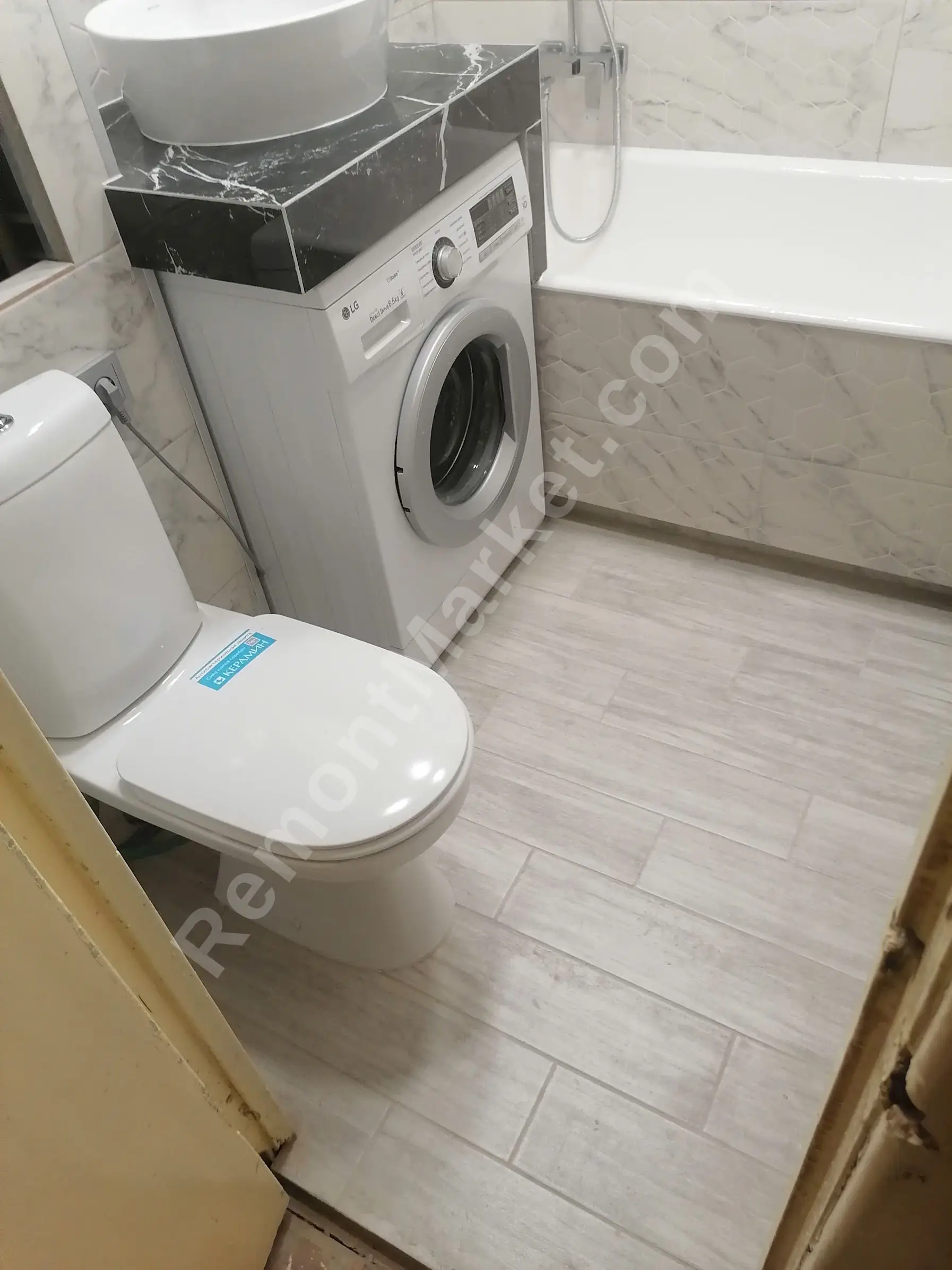 Замена чугунного стояка на пластик в санузле.